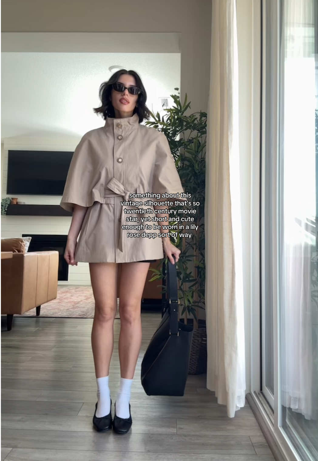 ironically capes were big in the 1920s and 30s if you catch my drift #fashiontiktok #springoutfit #trenchcoatoutfit #pov #relatable 