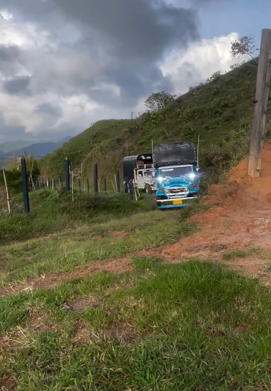 Jalur Pedesaan Pun digass #semioffroad #landcruiser #Hardtop #fj40 #semuaorang #sorotan #sorotan 