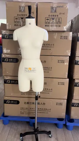 🏫 A must-have for fashionistas and studios alike! #beifu #beifuform #mannequin #model #dummy #manikin #dressform #tailoring #tailor #sewing #dressmaker #halfbod 