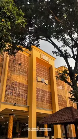 Niat dikuatkan, Langkah diluruskan. Rindu berganti menjadi kenyataan. Saatnya Para Santri kembali… Kembali ke tempat cahaya ilmu menyala. Kembali ke rumah adab dan doa. Dengan khidmat, kami menjemput ilmu.   @universitasibrahimy @Fakultas Saintek @pesantrensukorejo @pusatiksassofficial @maalysitubondo   #itibrahimy #itpondok #itkeren #itsukorejo #sohibit #santri #santrisukorejo #santriindonesia #ponpessalafiyahsyafiiyahsukorejo #ppsalafiyahsyafiiyahsukorejo #p2s3banyuputihsitubondo #unib #universitas #ibrahimy #ibrahimysukorejo #universitasibrahimy #universitasibrahimysitubondo #fsaintek #saintekunib #sainteksukorejo #proditiunggul #teknologiinformasi #fyp #foryoupage #santrimahasiswa #balekpondok #balikansantri 