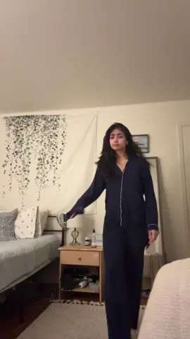 Take him! Take him! Get rid of him! Throw him in the trash girl! 