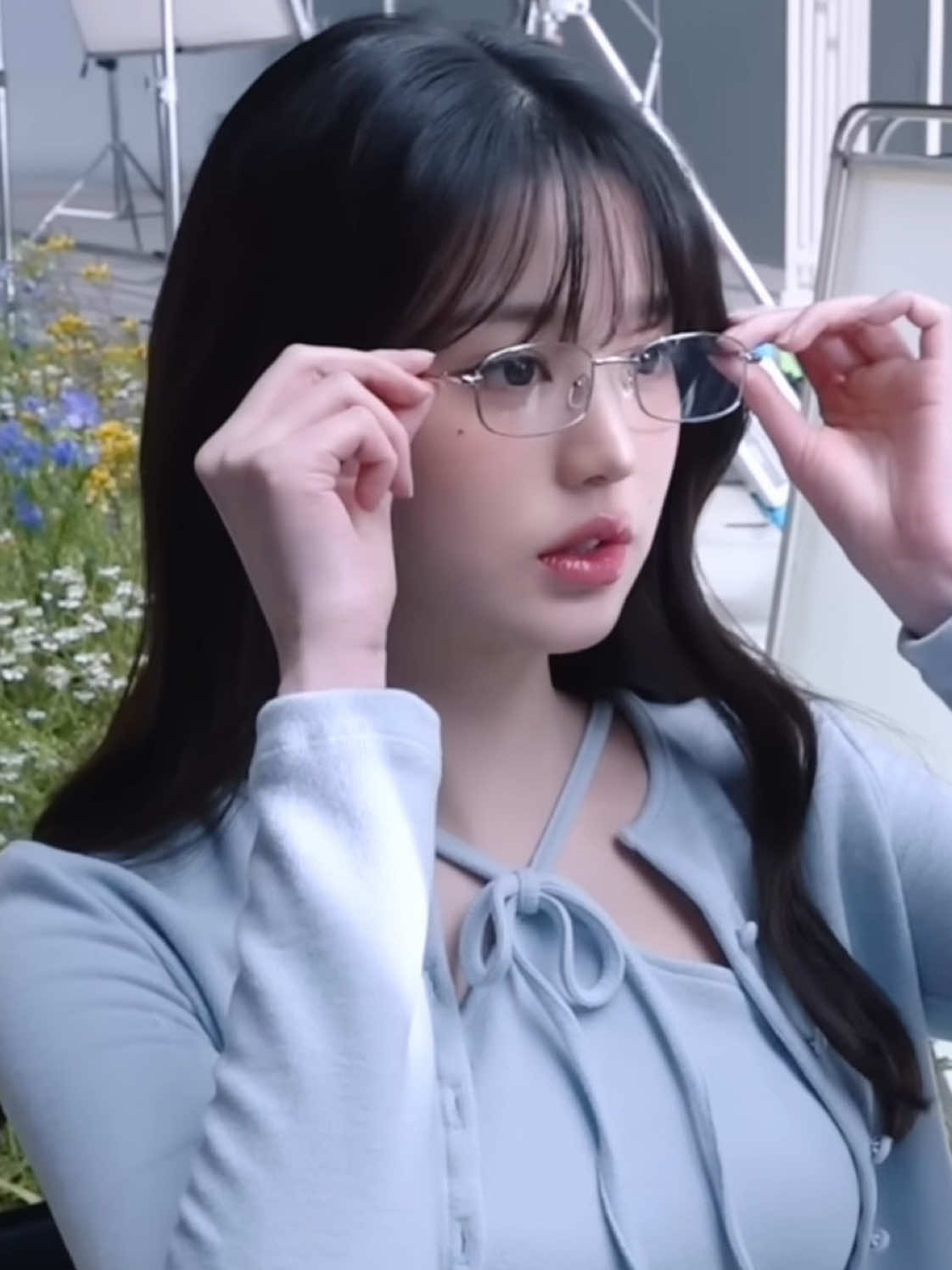 น้องวอนยองใส่แว่น vs ไม่ใส่แว่น ไม่ว่าจะแบบไหนก็น่ารักทั้งคู่🩵 #Wonyoung #JangWonyoung #IVE #아이브 #IVEON #behindthescenes #우리은행 #wooribank 