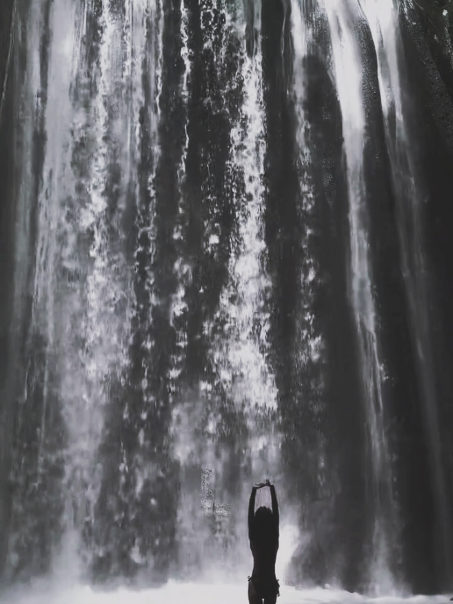 Surrender to the flow #tukadcepung #tukadcepungwaterfall #bali #airterjun #waterfall #waterfalls #nature #Lifestyle 