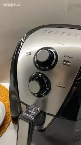 🔹✨ Aproveite essa oferta dessa Airfryer no Magalu e prepare receitas saborosas com a Air Fryer Mondial AFN-40-BI.Com tecnologia de Circulação de Ar Quente e alta potência, ela cozinha, assa e frita sem a necessidade de óleo ou manteiga, mantendo o sabor e a textura dos alimentos. COMENTE 