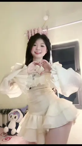 luỵ váy nhà @Amelie Official quó 🥹#amelie #fyp #viral #thuyhoa #xuhuong #LearnOnTikTok #dance 