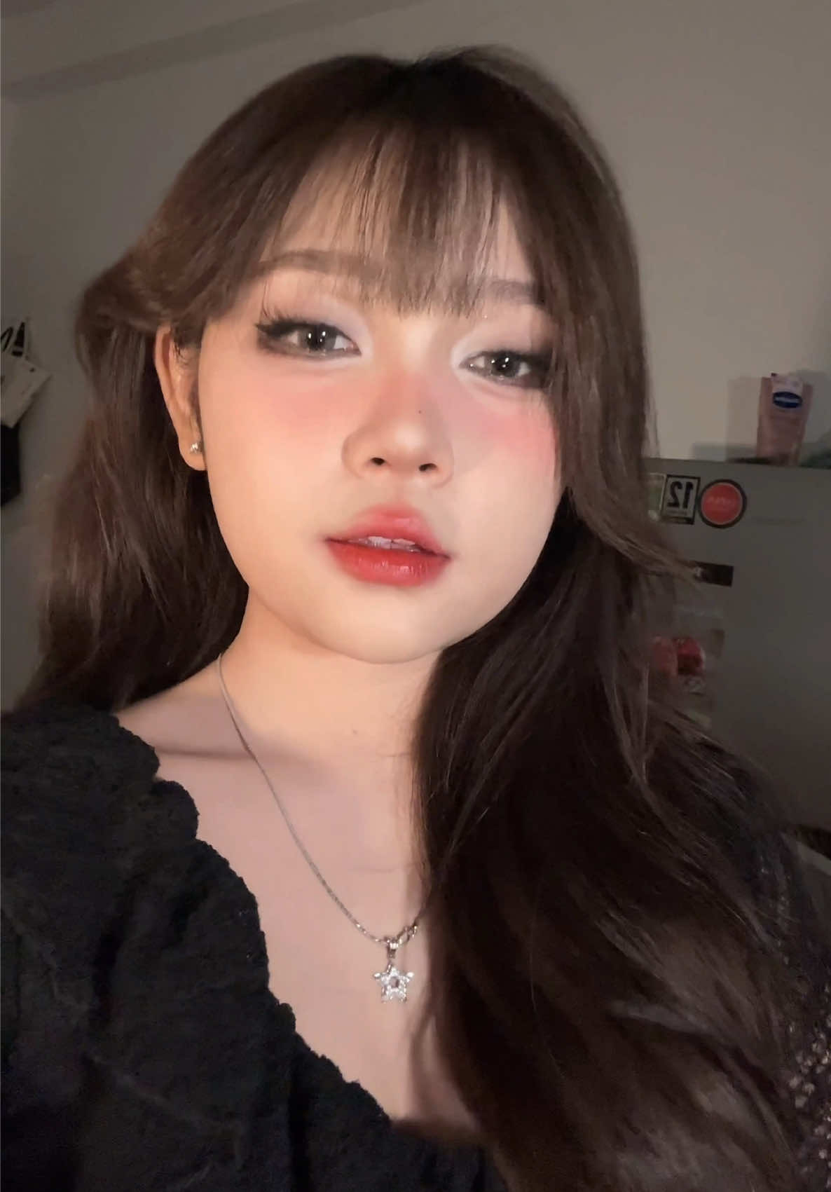 Son đỏ đi tiệc là hết sảyyy 🤌🏻#goclamdep #bienhinh #reviewlamdep #merzy #merzypuffer #sonphao 