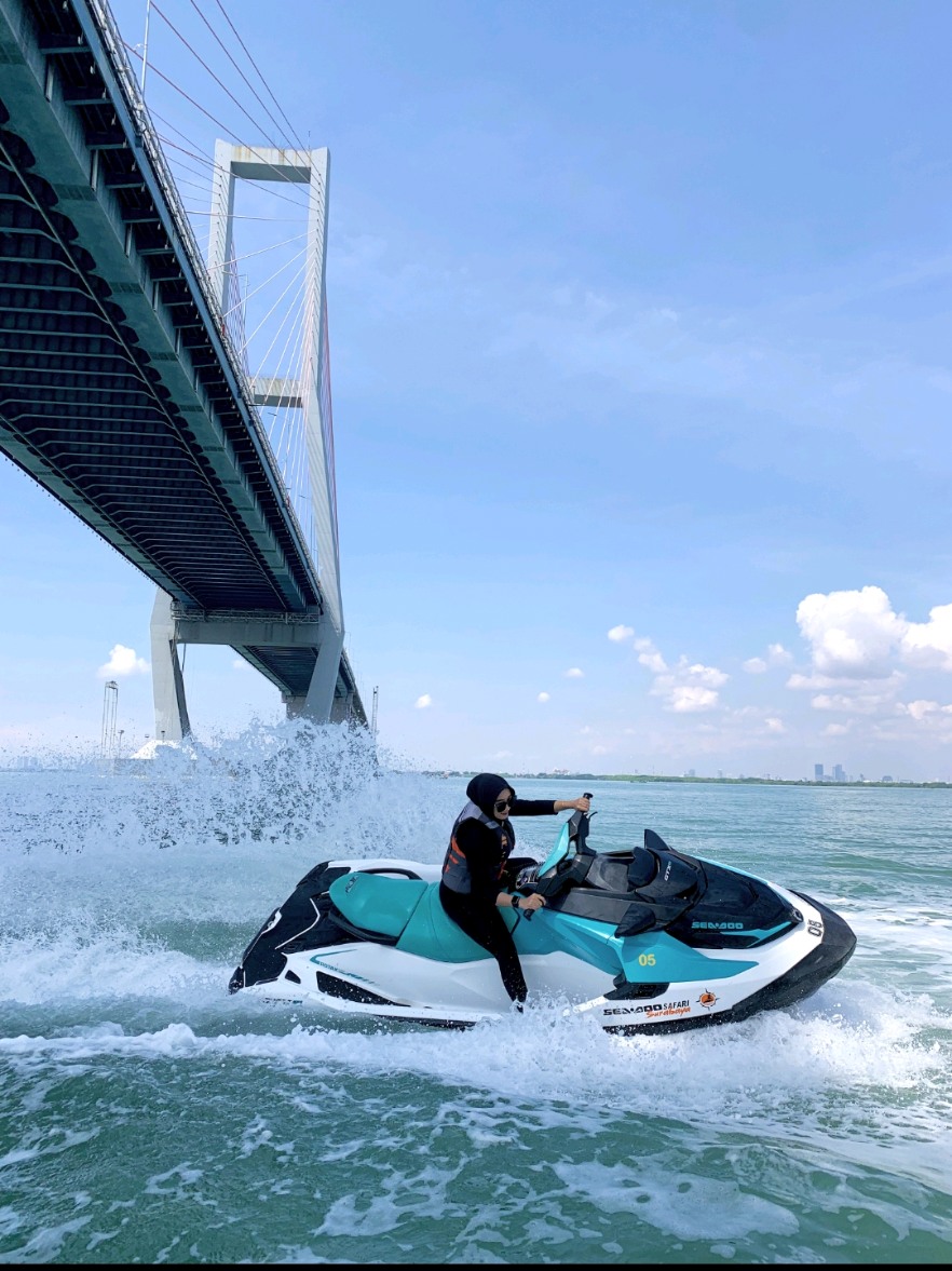 emang se mood booster gini jet ski an 🔥nagihhh woeee 😭🤏🔥@seadoosafarisurabaya  #suramadu#jetskisurabaya#seadoosafarisurabaya#jetski #surabayahitz#jetskivideos #surabayaterkini#fypage 