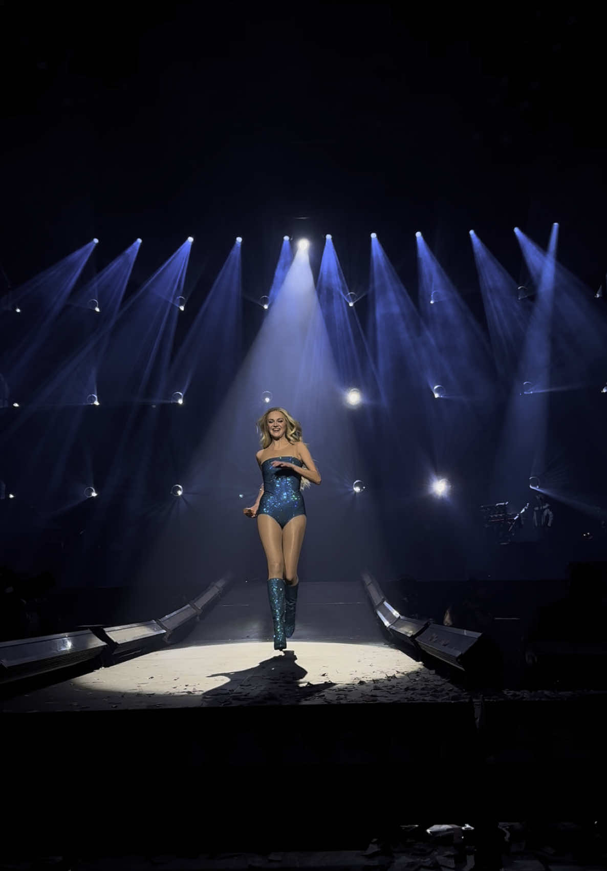 We are all healed #kelseaballerini #toronto #concert #penthouse @Kelsea Ballerini 