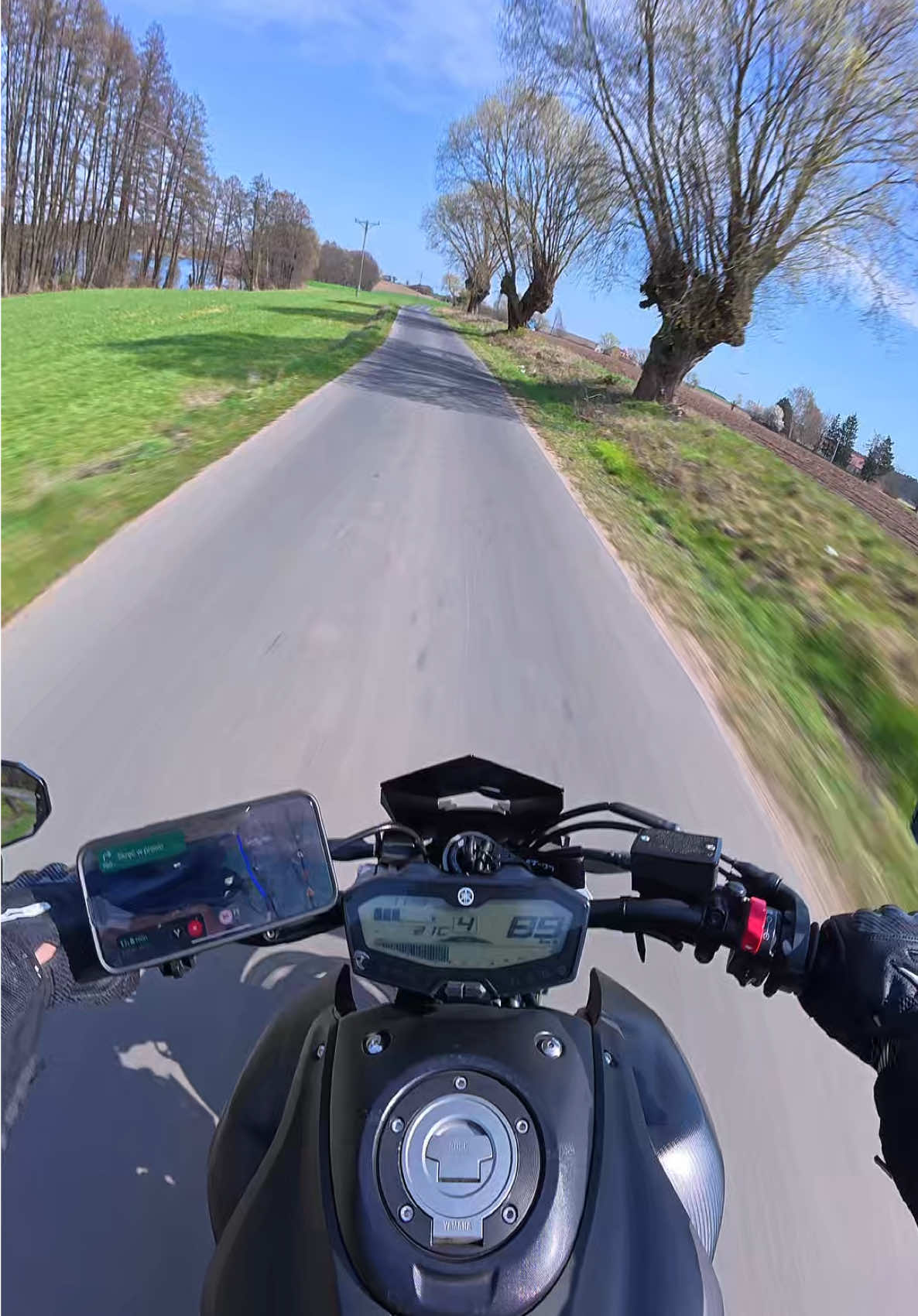 Yamaha MT-07 Akrapovic | Pure Sound | Country Roads | #yamahamt07 #yamaha #akrapovic #moto #quadlock #exhaust #alpinestars #rebelhorn #airoh #dji #chinmount #royalenfield 