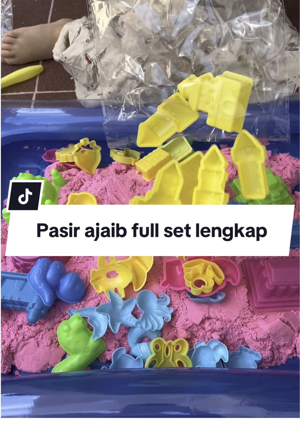 Pasir ajaib. Super lengkap, bahannya bagus gak lengket, gak beracun, aman dimainin anak… #mainanedukasi #montesori #stimulasibayi #stimulasianak 