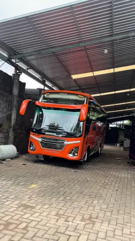 Rilis 2 unit medium bus milik po @BungaTrans.Official. Terimakasih atas kepercayaannya terhadap Karoseri Langgeng Jaya.    #karoseri #langgengjayakaroseri #karoserilanggengjaya #langgengjaya #bus #busmania #budmaniacomunity #cinematic #cinematicbus #cinematicvideo 