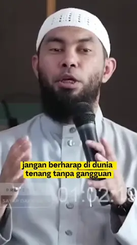 Jangan letakkan ekspektasi tentang dunia ini terlalu tinggi, karena nanti akan kecewa, sejatinya kita hanya menjalani ujian demi ujian sebagai jalan memantaskan diri menghadap Allah kelak, meraih tempat yang tiada kesedihan lagi selamanya