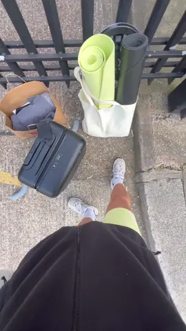 Come on a filming morning with me! 🎬🎥 I always love when creators show more of the behind the scenes, so thought I’d bring you along with me today! I love filming days so much, don’t get me wrong, it is a lot of hard work, but the excitement and adrenaline always comes through (and the thought of you guys doing it with me eventually aswell!)🔥🙏🏼 Your next challenge BARRE HEAT begins TOMORROW! This is 21 day schedule with brand new content & a brand new class theme “barre sweat”. Get your first week of the challenge completely free. Sign up via the link in my bio then download The Body Zone By Helena app. I can’t wait guys, you are going to feel amazing I promise. 🔥💪🏼