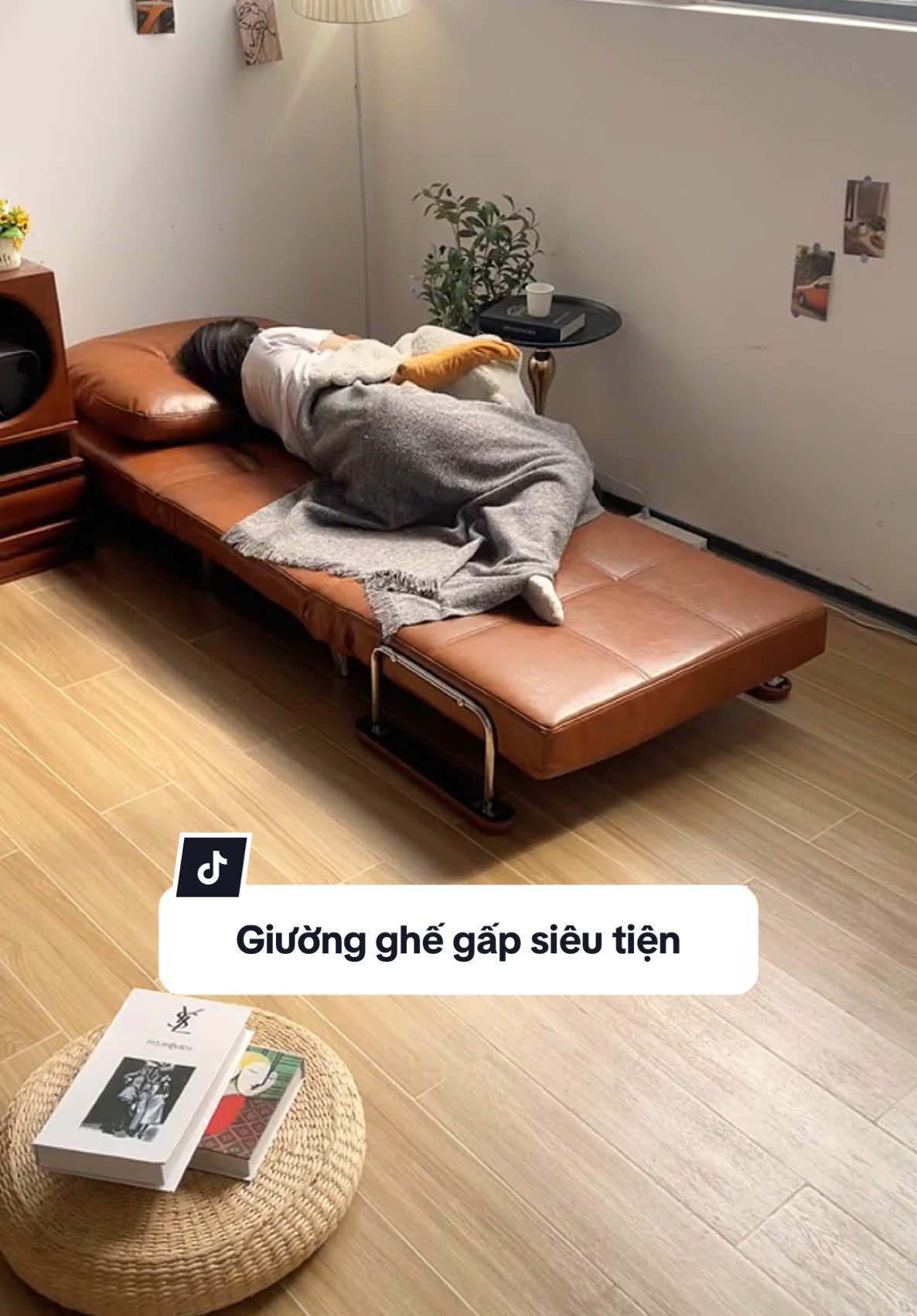 Hãy nghe lời khuyên của tôi. Đây là sự lựa chọn hoàn hảo cho căn phòng của bạn. Bạn sẽ ưng và thích chiếc giường sofa gấp gọn này ngay từ cái nhìn đầu tiên. #noithathiendai #noithatthongminhvietnam #giuongsofathongminh #sofa #tienichthongminh #giuongnguhiendaivn #tabu #tabuvietnam 