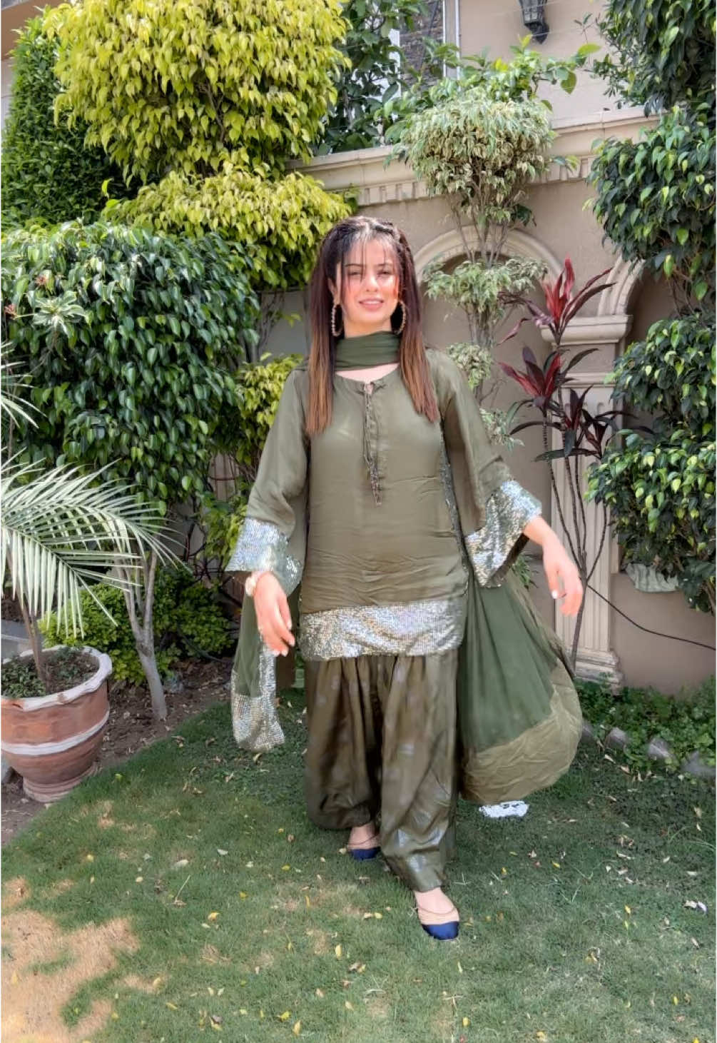 Apology for my last part of the vedio I could not hold myself dressed is from @Brandaffectionuk #babajani #parents #mama #behappyalways #lahorepakistan #pakistan #unitedkingdom 
