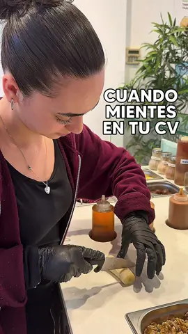 POV: dijiste que sabías cocinar en tu CV… y ahora estás en FitBar cortando plátanos como Kendall. ¿El resultado? Cuchillo: 0 / Açaí: 10 Por suerte, nuestros bowls siempre salen perfectos. ¡Ven a probarlos y ríete con nosotros! #fitbarfails #acailovers #momentokendall #fitbarbcn #reelsdivertido #fitbar #elmejoracaidebarcelona 
