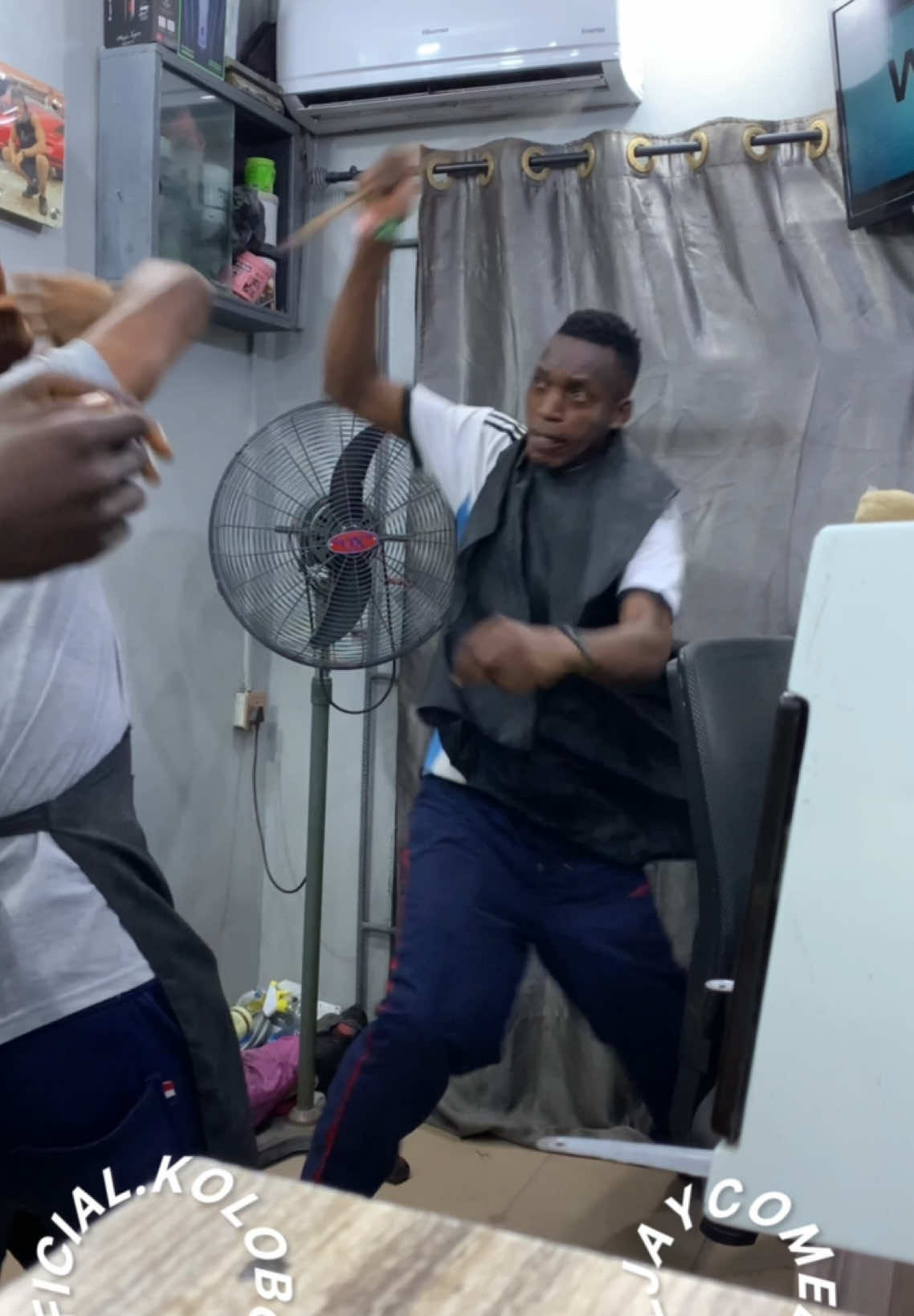 Abeg wetin reach cane 🦯 🤷🏻‍♂️🤷🏻‍♂️😳😳 #officialkoloboy1 #fyp #yourpage #foryoupage❤️❤️ #prankvideo 