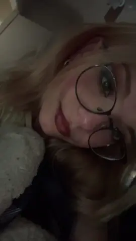 🧎🏼‍♀️‍➡️