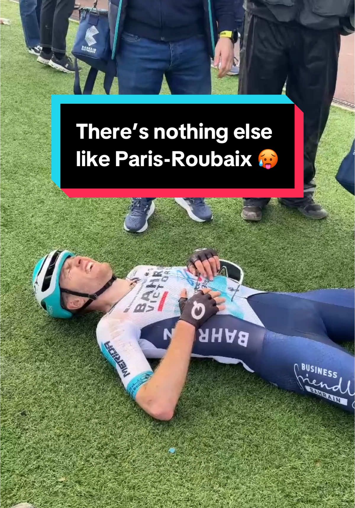 They left it all out there on the cobbles 👏❤️ #cycling #parisroubaix