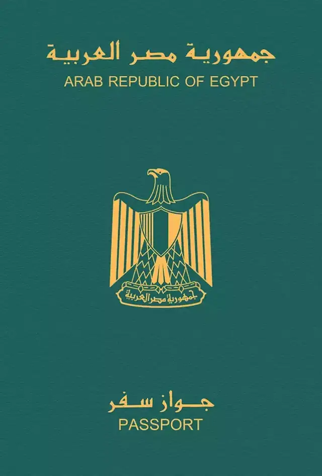 مقترح تصميم جواز السفر المصري - الطابع الفرعوني الغلاف الخارجي: اللون الأساسي: لون أزرق نيلي غامق (رمز لنهر النيل) النقش: في المنتصف شعار النسر المصري بتصميم مستوحى من الإله 