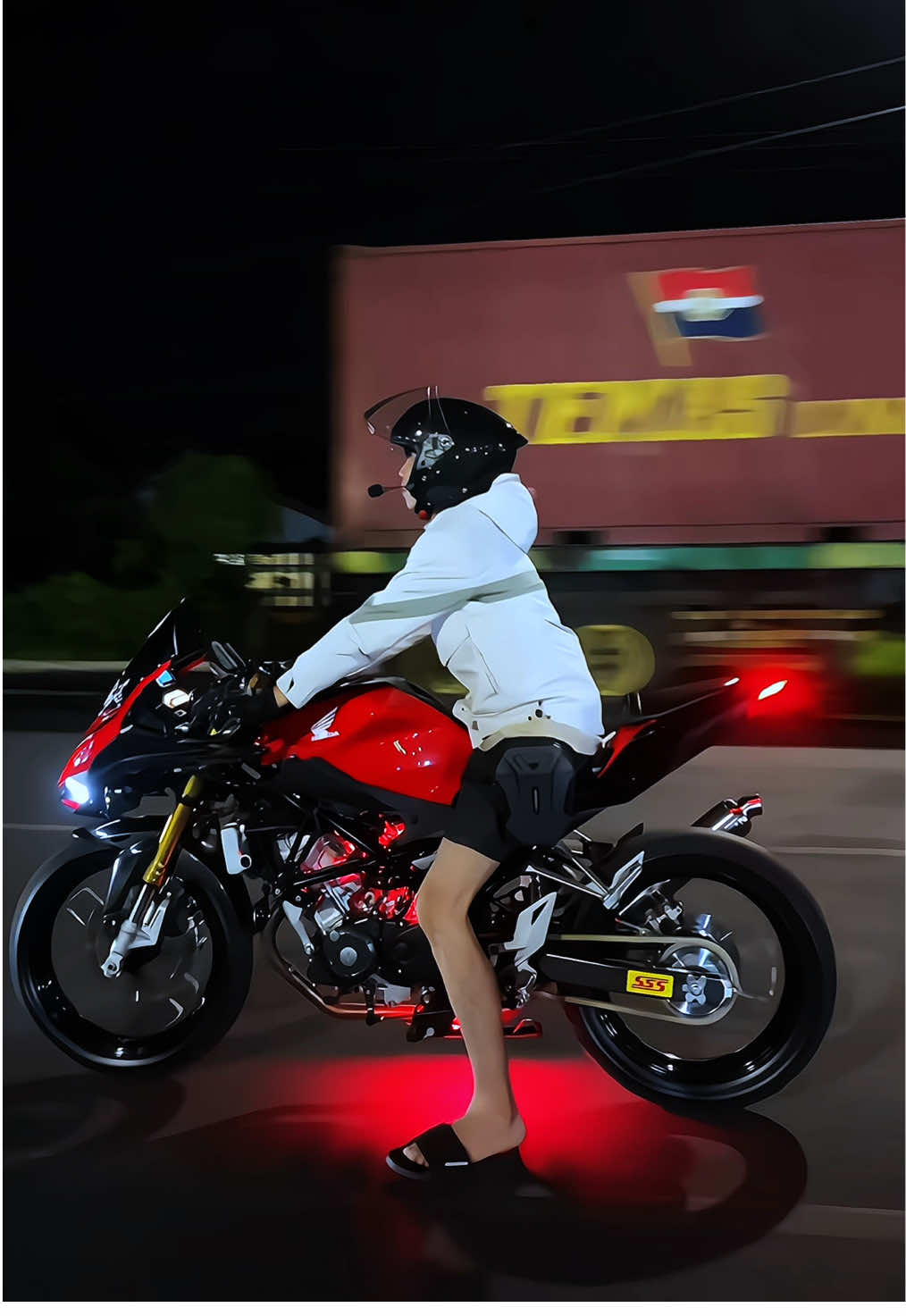 Orang orang akan bangga dg np pencapaian, tetapi Tuhan bangga disaat nn ada dititik terendah, nn nd menyerah. #fypシ゚ #fypdonggggggg #cbr150r #k45r #bikers #bikerslife #abcxyz #bitungpunya #katakata #katakatamotivasi  