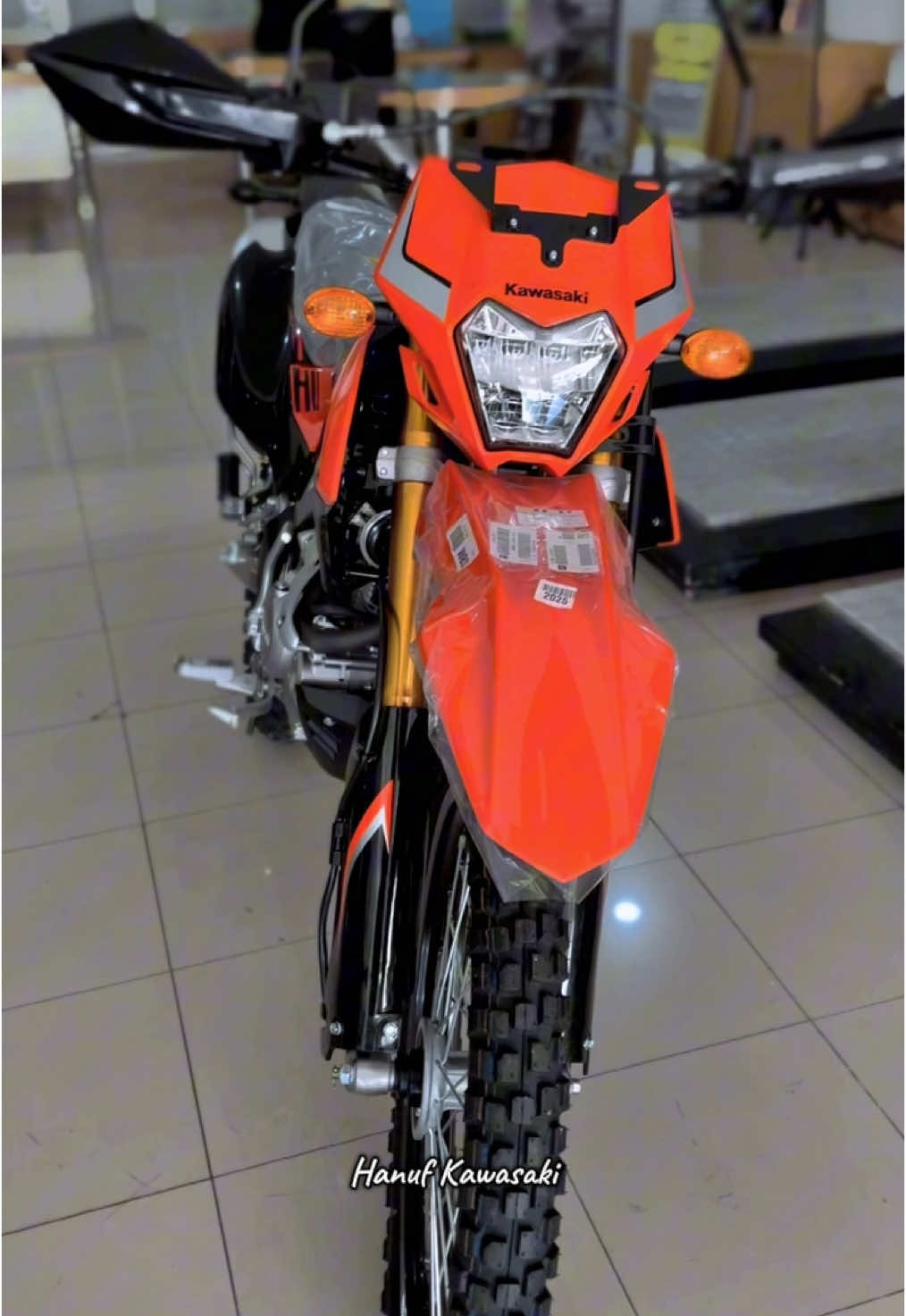 KLX 150 SE 2025 Warna orange  OTR 40.500.000 Ada promo cashback😍 Info pemesanan dan konsultasi unit baru Hub : 085870887908 (Hanuf Kawasaki) @Kawasaki Purwokerto  #fyppppppppppppppppppppppp #kawasaki #klx #klx150 #klx150se #klx150 #kawasakiklx150 #kawasaki #purwokerto #banyumas 