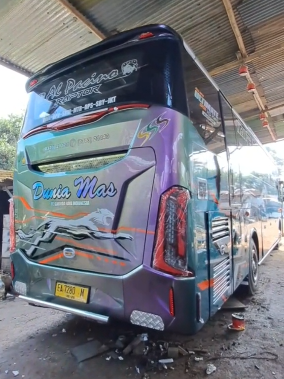 Bunglon / Kelarap Bus akap Dunia mas #duniamas  #busakap #legacysr3  #rombakbus #bodyrepair  #bodyrepairmalang  #bodyrepairbus  #sumberarthabodyrepair  #bismania  #busmania  #indonesiangangstersbus  #kidnauklam2  #fyp 