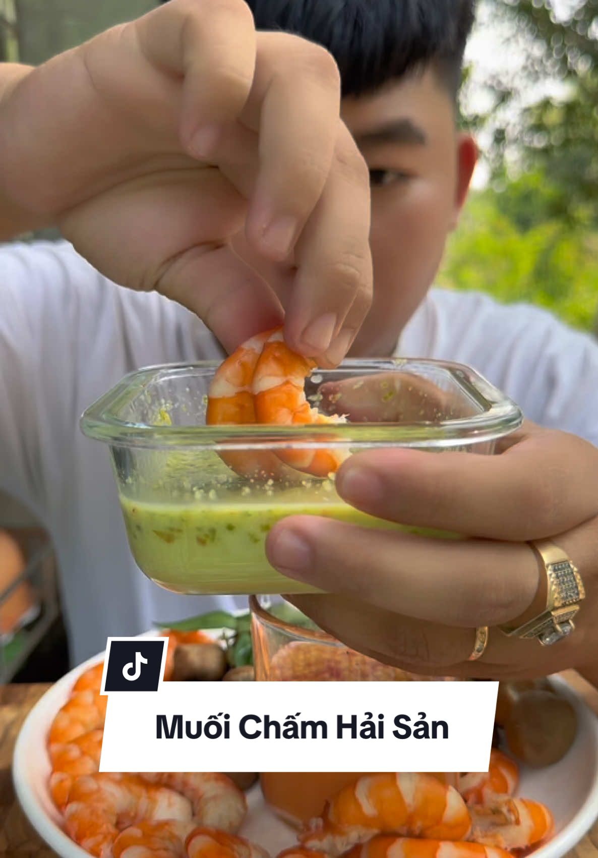 Còn gì băng ăn hải sản mà chấm được cái muối chấm chân ái#tienthichrewie67 #mukbang #ancungtiktok #muoiotxanh86 #muoiot 