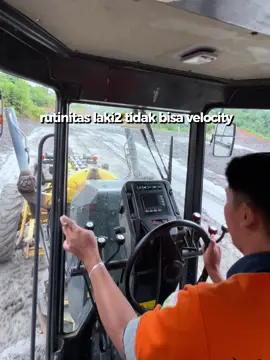 kada patuh raramian😂 #kulitambang #petrosea #operator #fypdong #anaktambang #fyp #fypdong #kulitambang👷 #mastambang #operatorgreader #DailyRoutine 