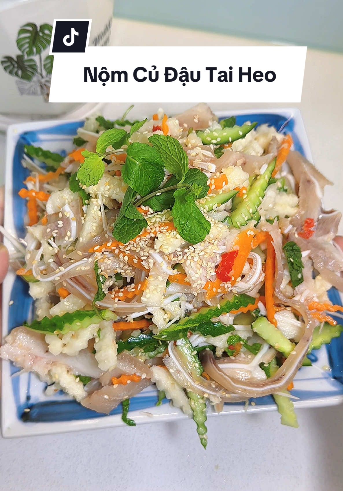 Cái giòn của tai heo, cái ngọt của củ đậu, quyện cùng nước mắm chua ngọt chân ái bốn mùa #monngonmoingay #thichvaobep #homnayangi #nauancungtiktok #ancungtiktok #monngon #videoviral #tiktok #nauan #thinhhanh #xuhuong #kembevaobep