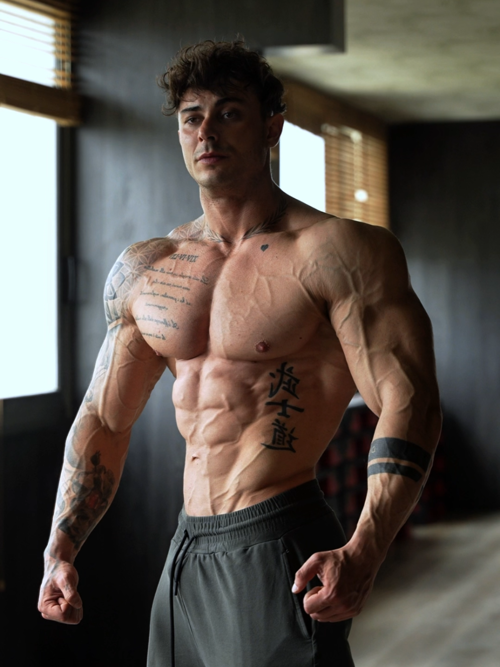 No time to hold back, it's posing time!😈 Coaching online 👉🏻 Info sul mio profilo❤️🔥 #bodybuilding #bodybuildingmotivation  #bodybuilder #posing #menphysique #posingtime 