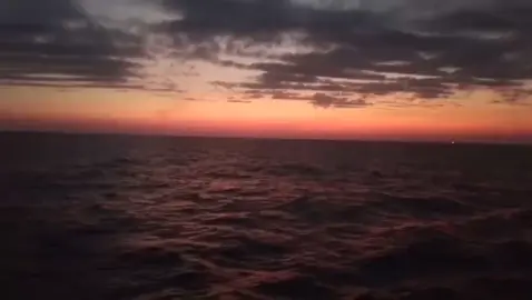 Đi làm còng lưng không ai thấy, về nhà gụ.c ngã, chẳng ai hay.. Chìm trong mệt mỏi, suy tư, đầu óc trống rỗng, gói gọn trong hai tiếng thở dài nhẹ nhàng. #viral #tamtrang #xuhuong 