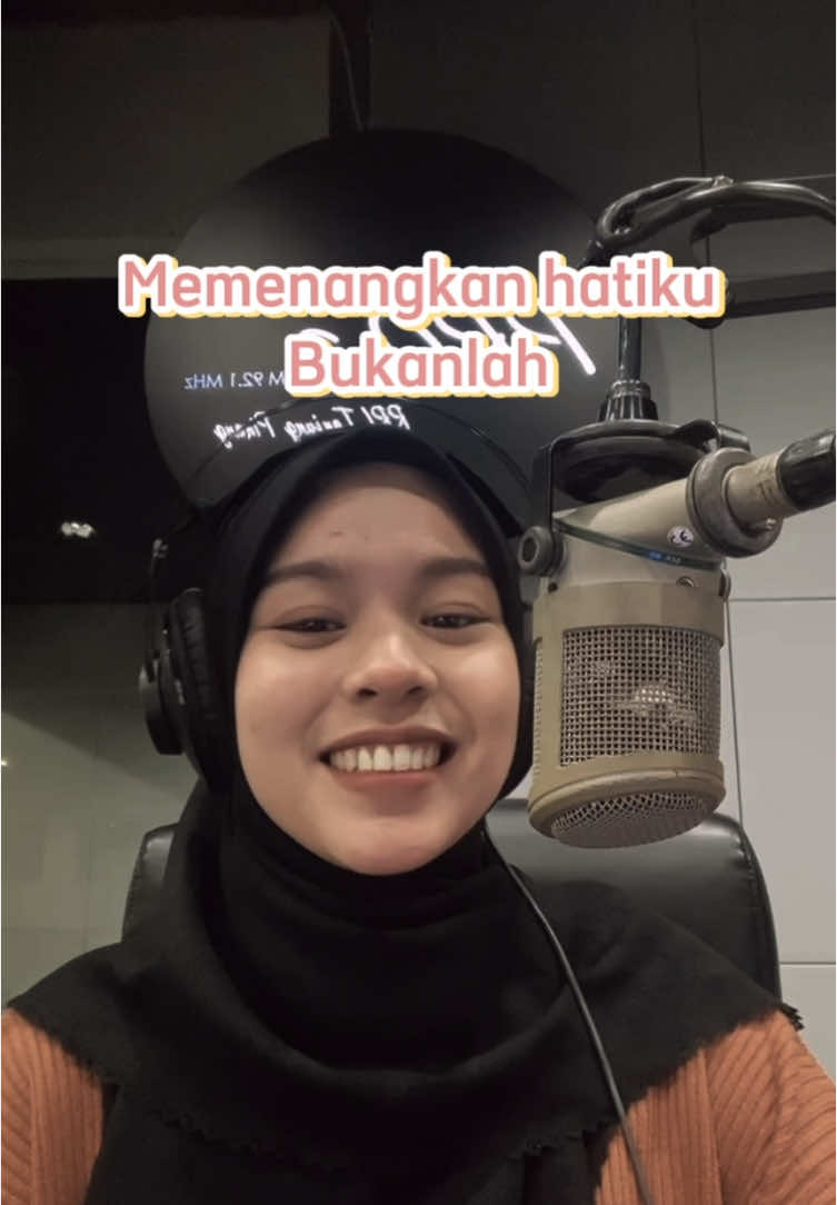 Aw ☺️🦖  #siaran #siaranradio #radio #penyiar #penyiarradio #weekend #weekendvibe #virgoun 