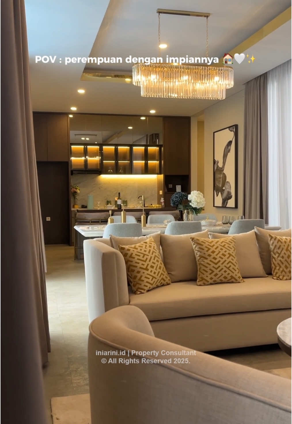 Perempuan dengan Rumah Impiannya 🥹, kalau kamu rumah impiannya yang kayak gimana? #rumahimpian #rumahmewah #rumahidaman #rumahminimalis #rumahmilenial #rumahmodern #rumahmalang #jualrumahmalang #property #propertyinvestment #fyp 