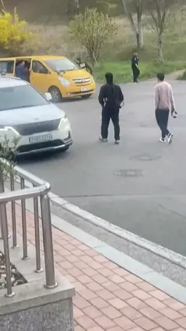 Cục quét tận trường rồi🥲 #hànquốc #cuocsonghanquoc #duhocsinhhanquoc 