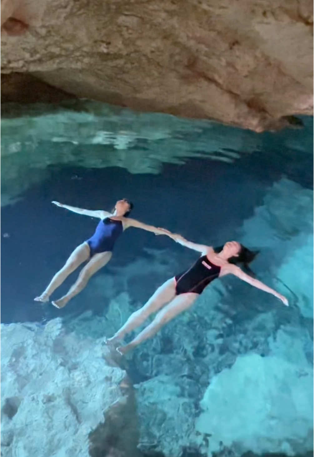 Goa tercantik di Indonesia yang punya air sejernih kristal🥹💎 📍Goa Kristal, Kupang, NTT #goakristal #kupang 