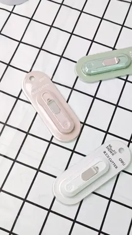 Dao Rọc Giấy Mini Deli – Nhỏ gọn nhưng cực kỳ sắc bén! Không chiếm diện tích nhưng lại “xử lý” gọn gàng mọi đường cắt – dao rọc giấy mini Deli là món đồ không thể thiếu trong hộp bút hoặc bàn làm việc của bạn. Thiết kế nhỏ nhắn – tiện lợi – dễ mang theo, cực phù hợp cho học sinh, sinh viên hay dân văn phòng yêu thích sự gọn gàng. #vpp #vanphongpham #vanphongphamthuthao #fyp #deli #backtoschool
