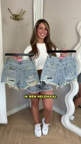 😍🔥 DIT IS TOCH HELEMAAL HET EINDE!? 🔥😍 Hoe leuk zijn onze SYDNEY denim shortjes? Mét stretch en steentjes op de achterzak! Echt niet normaal leuk dit!! 🤩✨ #disino #foryou #OOTD #festivaloutfit #zaraviral #denimshort #viralshort #fyp 