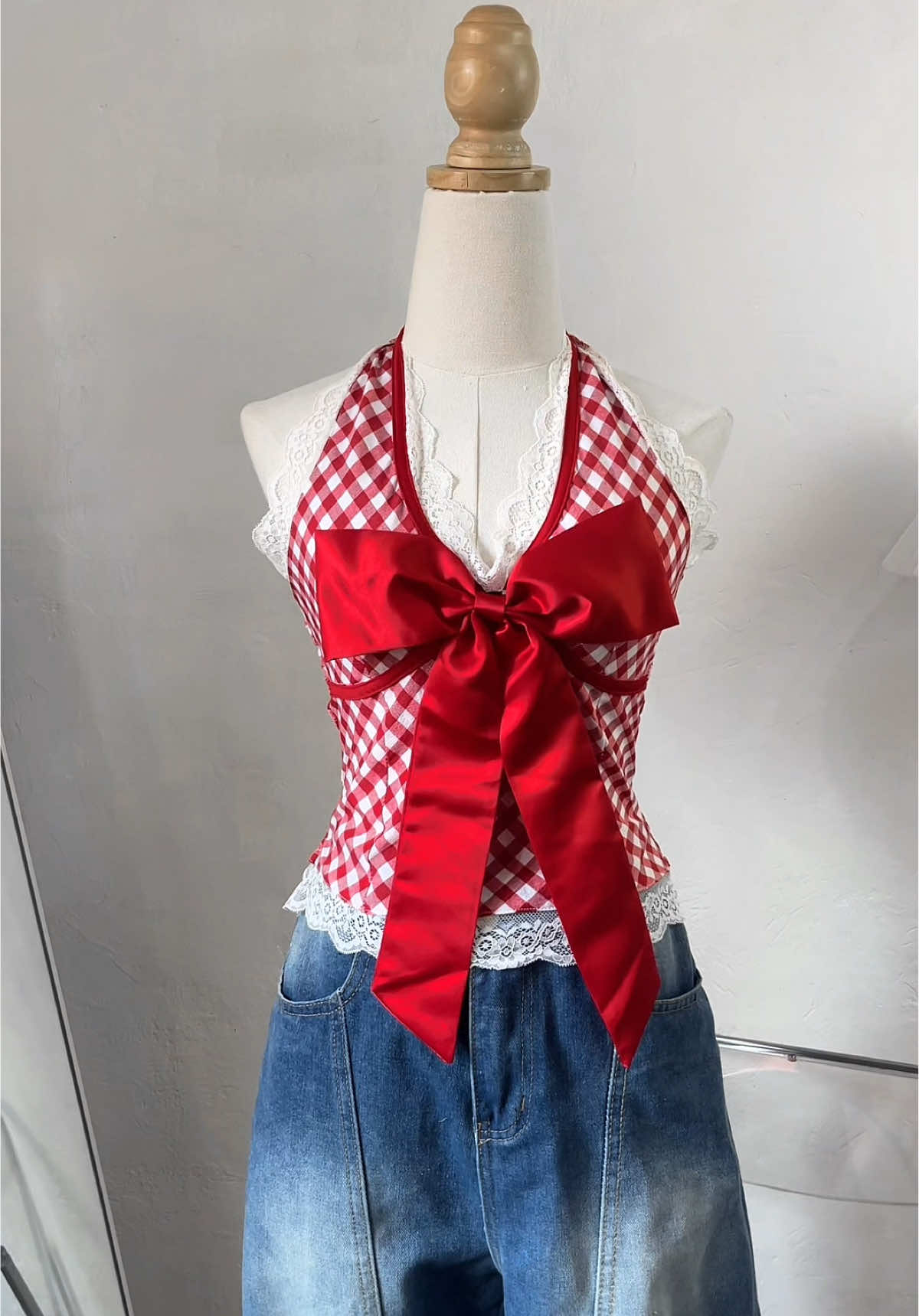 pretty sooo much 🍒#top #halter #outfit #outfitideas #outfitinspo 