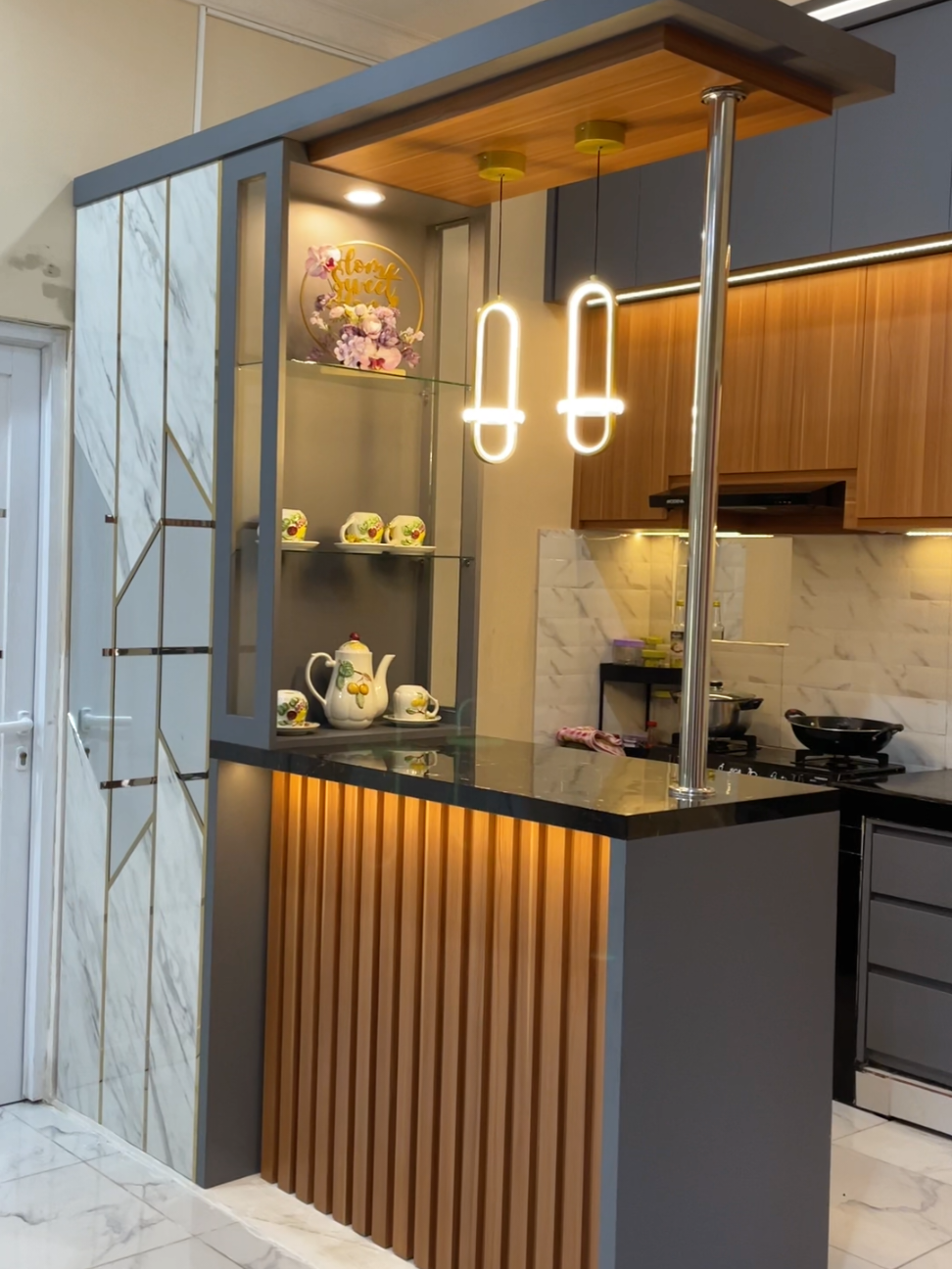 MINI BAR KITCHEN SET MINIMALIS #kitchen #kitchenset #minibar #mejabar #lemaridapur #dapurminimalis #fyp #cilacap #pmikorea🇮🇩♡🇰🇷 #taiwan🇹🇼 #jepang #plafongypsum #plafonpvc #dapurimpian #dapurminimalis #rumahminimalis #rumah #dekorasirumah #fypage #hk #kensyusei🇲🇨🇯🇵 