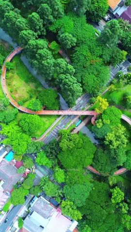 Amidst the city’s hustle, Jakarta offers beautiful green escapes where you can breathe in fresh air, unwind, and reconnect with nature. Whether it’s a peaceful morning walk, a weekend picnic, or just a moment to soak in the greenery, these parks bring a refreshing balance to urban life 🌱💚  A refreshing slice of nature in the heart of Jakarta, with lush gardens, scenic walking trails, and eco-friendly spaces, this park is perfect for relaxing, exercising, or spending time with loved ones. Breathe in, Relax, and Enjoy Jakarta’s Green Side! 🌳✨  Tag your favorite park buddy and let’s explore Jakarta’s hidden green gems! 🌿✨👇 📍Tebet Eco-Park, Jakarta 🎥 IG by @tawabb_ #WonderfulIndonesia #Jakarta #Ecopark #CAPCSA2025 #UNTourism 