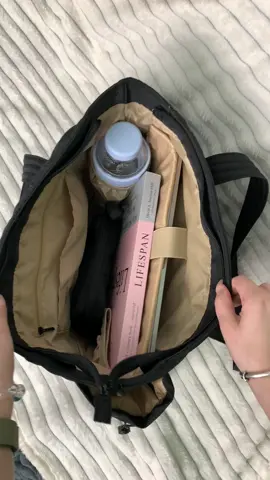 This tote replaced my carry-on and my work bag.🫶🏻✨obsessed with the multi-pocket & large capacity 🥹 #totebags #travelbag #totebagwithzipper #carryonbag #workbag #largecapacity #multipocket #travelessentials #whatsinmybag #TikTokShopRestock #spotlightfinds #TikTokShopMothersDay #TikTokShopMemorialDay #SpringBreak 