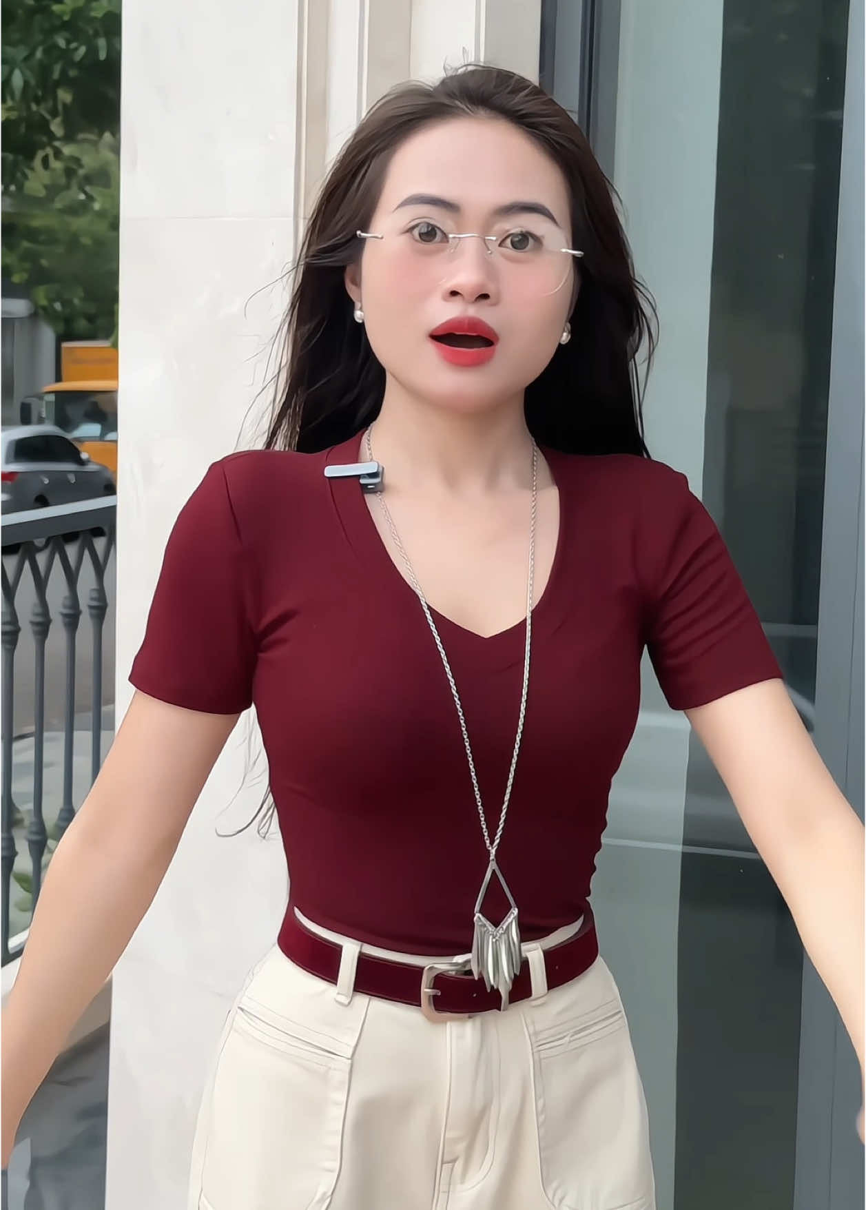 áo thun cổ tim nhứt nách 