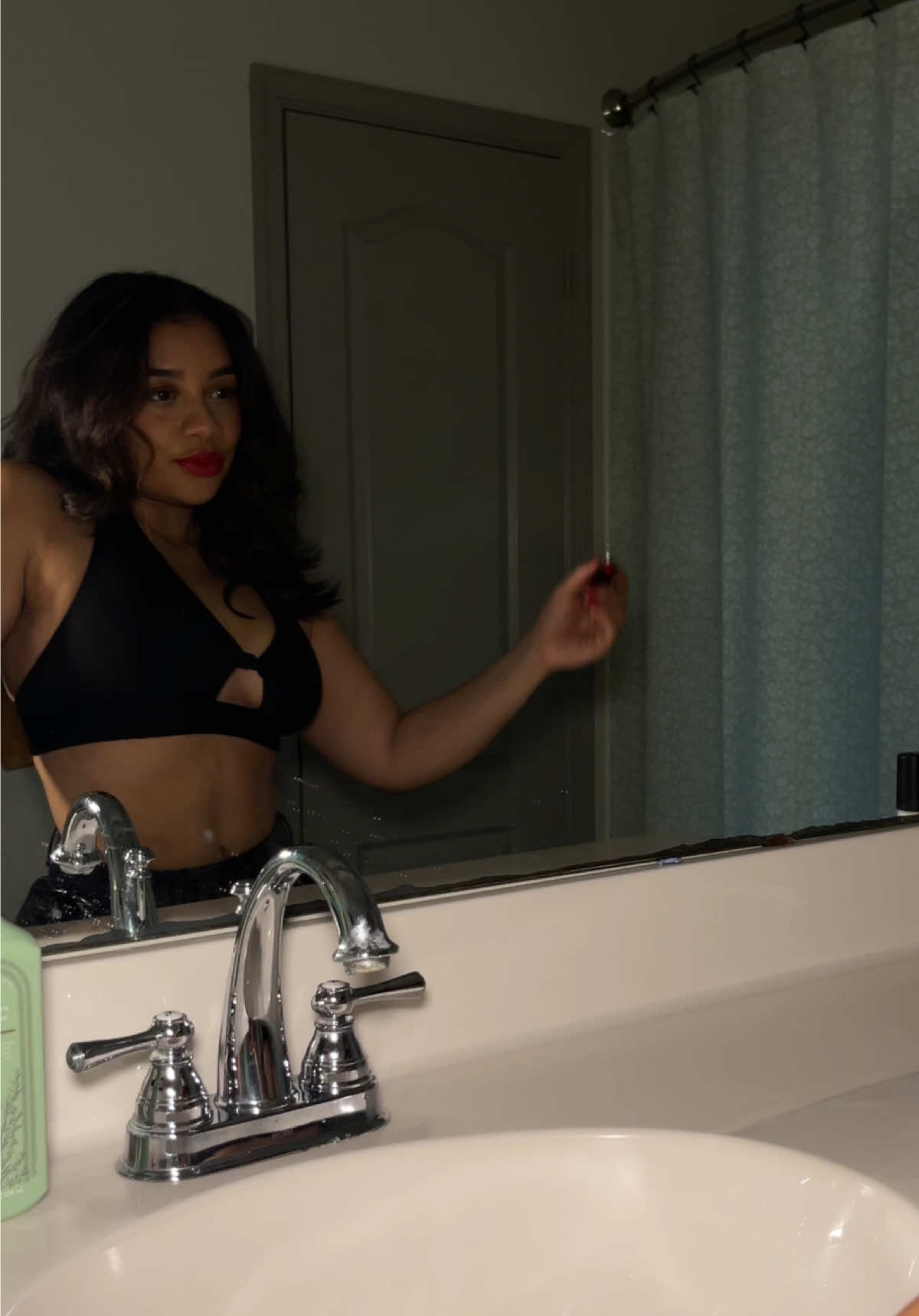 It begins. I don’t follow trends. I follow my own reflection. ✨ YHLQQ coming 🔜  #YoHagoLoQueQuiero #TheTeaseBegins #Clarybelle