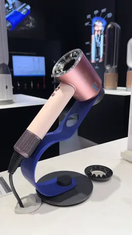 Chỉ trong vài phút, Dyson Supersonic Nural™ HD16 giúp mái tóc bạn luôn bồng bềnh và suôn mượt. Công nghệ Nural™ tự động điều chỉnh luồng khí và nhiệt, bảo vệ tóc khỏi hư tổn, mang lại vẻ đẹp tự nhiên cho tóc, sẵn sàng cho mọi cuộc gặp gỡ.💞 Khởi đầu ngày mới với mái tóc hoàn hảo cùng Dyson Supersonic Nural™ HD16 Ceramic Pink #Dy#Dysony#DysonVNy#DysonTechnologyy#DysonHomeuhướng #xuhướng 