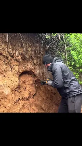 Digging underground shelters, he is truly admirable. #bushcraft #survival #shelter #camping #Outdoors #campinglife #satisfying #asmr