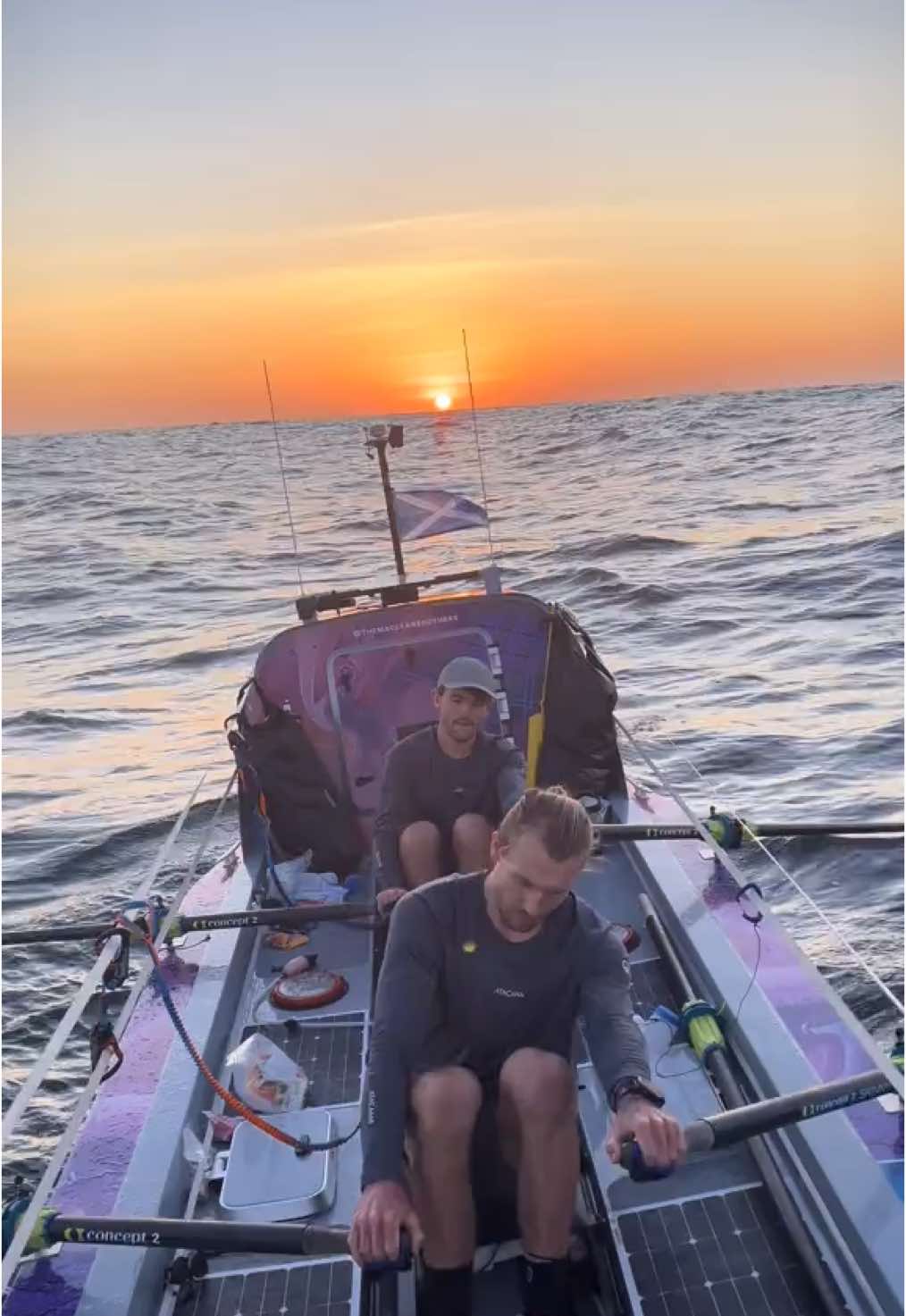 First 48 hours at sea 🏴󠁧󠁢󠁳󠁣󠁴󠁿 #rarewhisky101pacificrow #pacificrow #rowing #themacleanbrothers #oceanrowing 