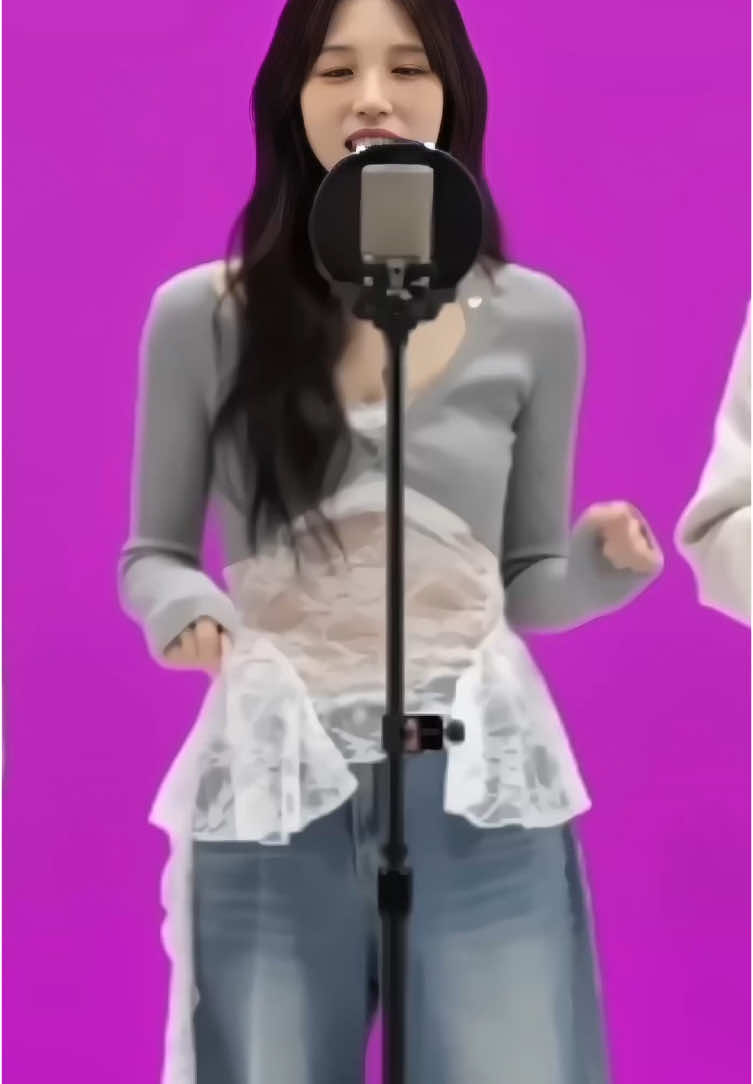 @𝓛 avy 𝓦. ℳina ♥︎  Aqui mb! Espero que seja essa ! #minatwice #mina #fancam #moot #qualidade #foryou #fyp 