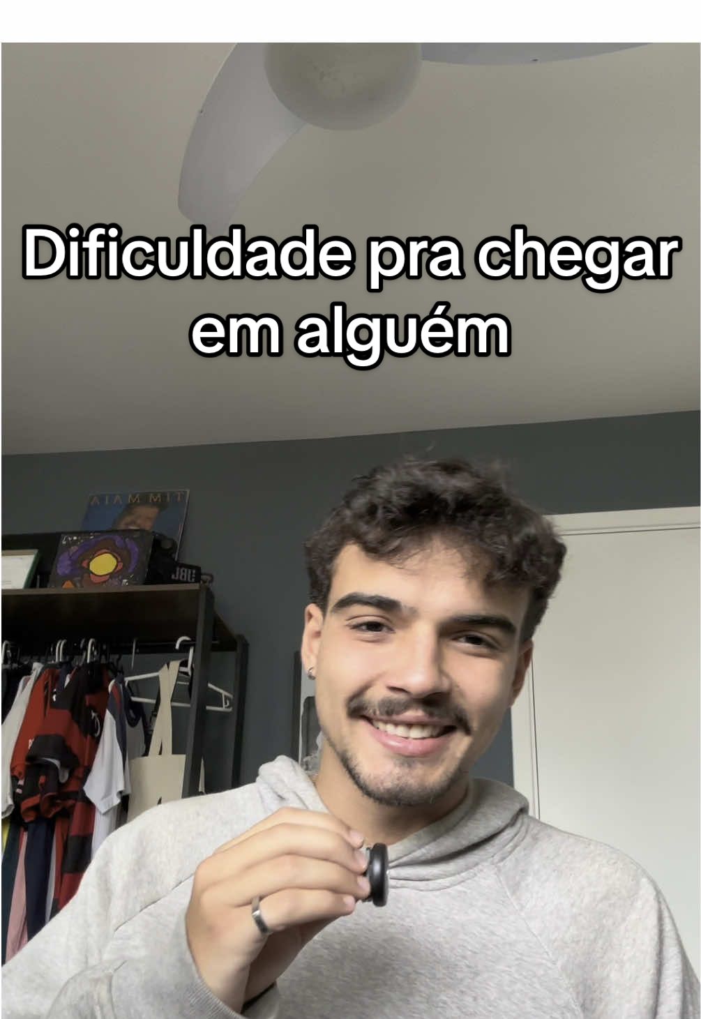 Você tem dificuldade para chegar nas pessoas em festa? #solteira #relacionamento #solteiro 