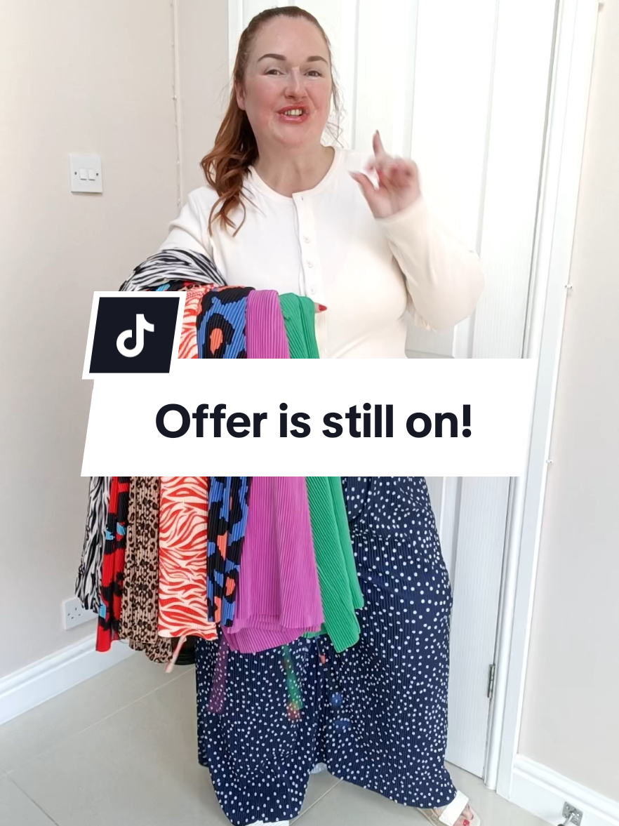 So many offers on the @TheChicHeroStudio @TheChicHero #wideleg #trousers  STOCK UP 🤩 #plussizetrousers #widelegpants #plisse #plissetrousers #pants 